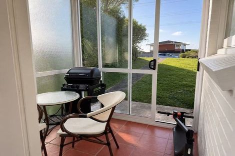 Photo of property in 1/24 Knights Road, Rothesay Bay, Auckland, 0630