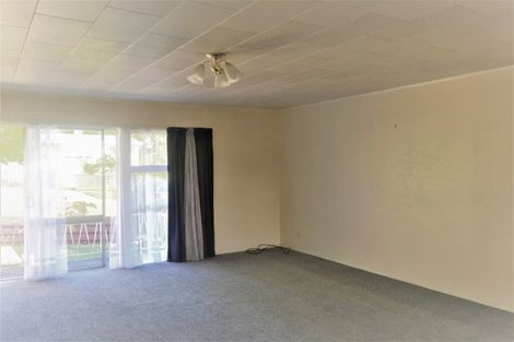 Photo of property in 3/2 Hinekohu Street, New Lynn, Auckland, 0600
