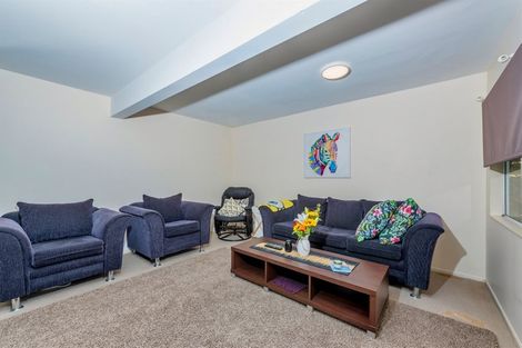 Photo of property in 16 Lagoon Way, West Harbour, Auckland, 0618