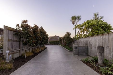 Photo of property in 21 Metzenthin Close, Raumati South, Paraparaumu, 5032