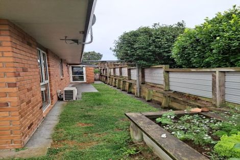 Photo of property in 33 Clemow Road, Fitzroy, New Plymouth, 4312