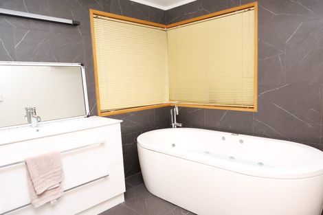 Photo of property in 21 Windsor Avenue, Waikanae, 5036