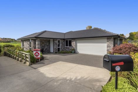 Photo of property in 18 Tranquil Grove, Omokoroa, 3114