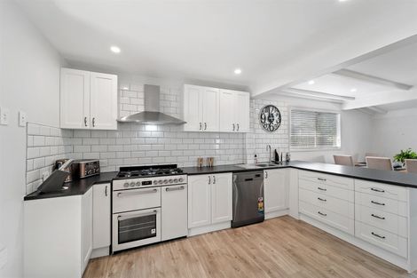 Photo of property in 9b Centreway Road, Orewa, 0931