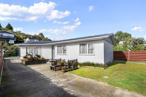 Photo of property in 20 Vista Crescent, Maoribank, Upper Hutt, 5018