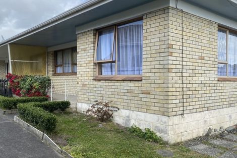 Photo of property in 2/52 Butterworth Drive, Glendene, Auckland, 0602