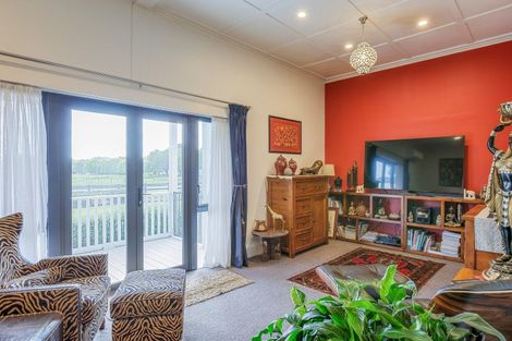 Photo of property in 100 Cole Street, Dannevirke, 4930