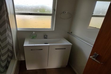 Photo of property in 2/5 Moana Avenue, Belmont, Auckland, 0622