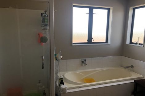 Photo of property in 10 Vintage Drive, Henderson, Auckland, 0612