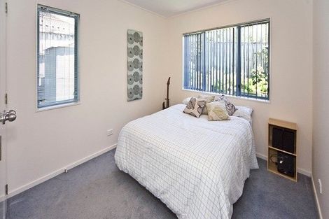 Photo of property in 82 Buscomb Avenue, Henderson, Auckland, 0610