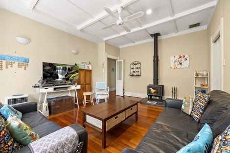 Photo of property in 10 Racecourse Road, Waiuku, 2123