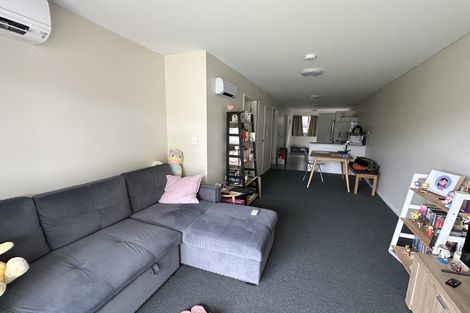 Photo of property in 2/242 Great North Road, Henderson, Auckland, 0612