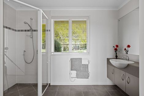 Photo of property in 85 Whangaparaoa Road, Red Beach, 0932