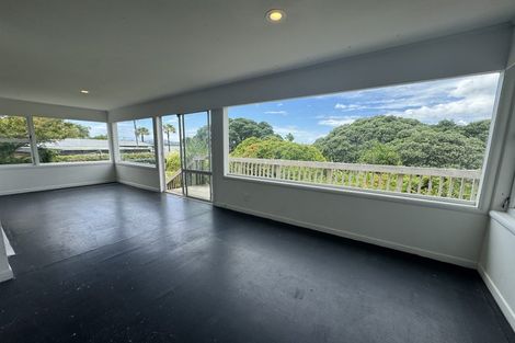 Photo of property in 27 Heath Avenue, Northcote, Auckland, 0627