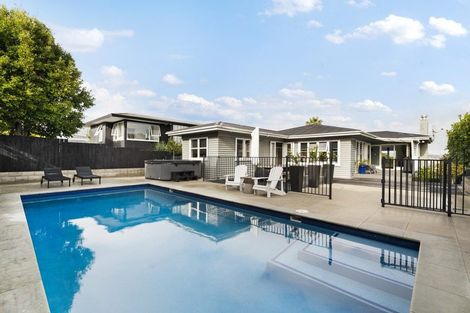 Photo of property in 55 Seaview Road, Castor Bay, Auckland, 0620