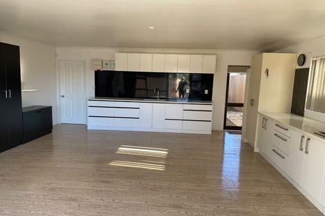 Photo of property in 60a Cambridge Terrace, Papatoetoe, Auckland, 2025