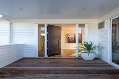 Photo of property in 15 Shelly Beach Parade, Cockle Bay, Auckland, 2014