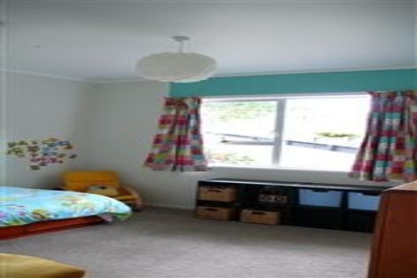 Photo of property in 1/23 Pavola Grove, Glenfield, Auckland, 0629