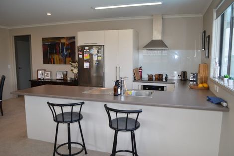 Photo of property in 16 Rochfort Crescent, Pyes Pa, Tauranga, 3112