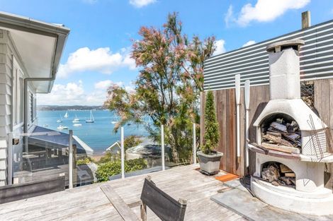 Photo of property in 27 Wellington Street, Russell, 0202