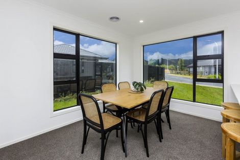 Photo of property in 8 Passchendaele Grove, Trentham, Upper Hutt, 5018