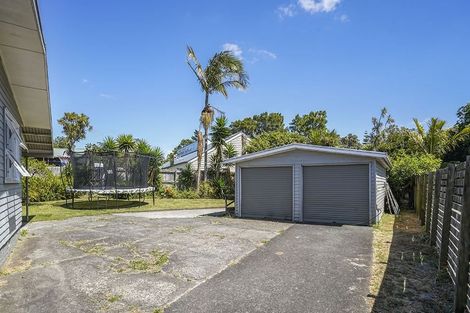 Photo of property in 68 Divich Avenue, Te Atatu South, Auckland, 0610