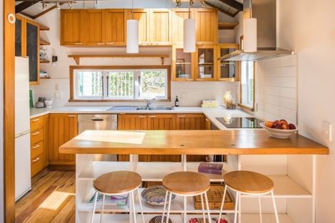 Photo of property in 21 Ferry Road, Days Bay, Lower Hutt, 5013