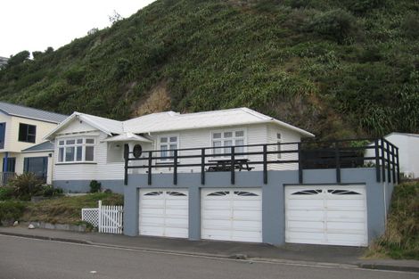 Photo of property in 338 The Esplanade, Island Bay, Wellington, 6023