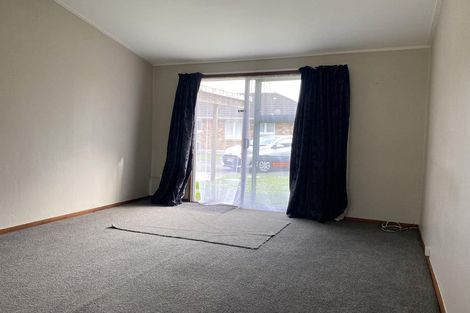 Photo of property in 2 Vera Road, Te Atatu South, Auckland, 0610