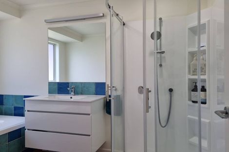 Photo of property in 3 Kapurau Lane, Merrilands, New Plymouth, 4312