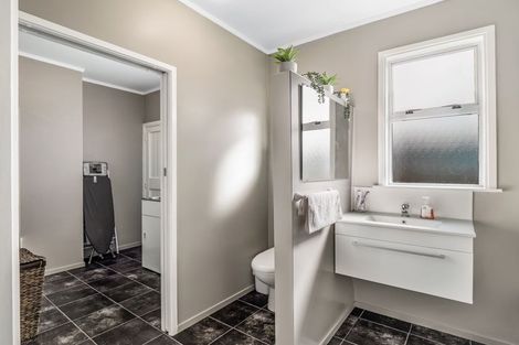 Photo of property in 2 Ward Street, Aramoho, Whanganui, 4500