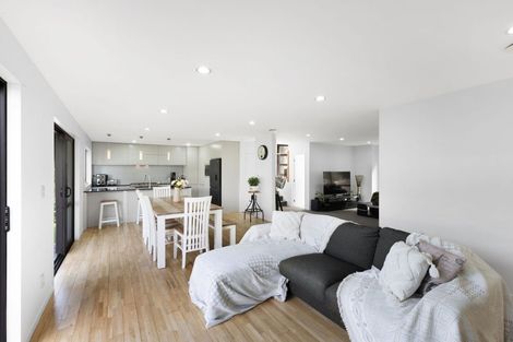 Photo of property in 13 Stubbs Place, Fairview Heights, Auckland, 0632