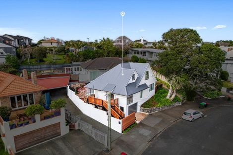 Photo of property in 27a Comins Crescent, Mission Bay, Auckland, 1071