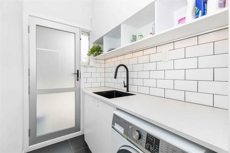 Photo of property in 16 Glen Lynne Avenue, Queenwood, Hamilton, 3210