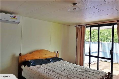 Photo of property in 32 Cemetery Road, Waiuku, 2123