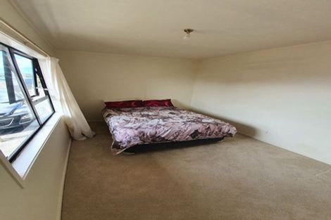 Photo of property in 2/1 Bamboo Grove, Kelston, Auckland, 0602