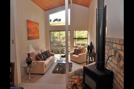 Photo of property in 2 Shirley Road, Parau, Auckland, 0604