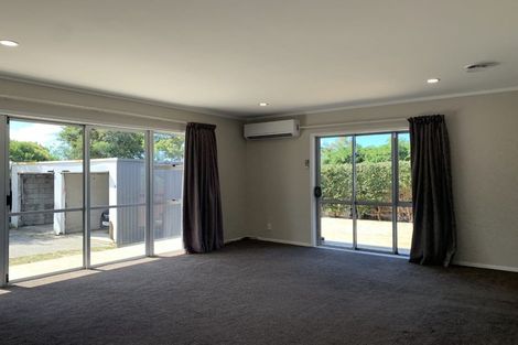 Photo of property in 3/157 Te Atatu Road, Te Atatu South, Auckland, 0610
