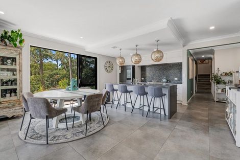 Photo of property in 8 Roberts Road, Matakatia, Whangaparaoa, 0930