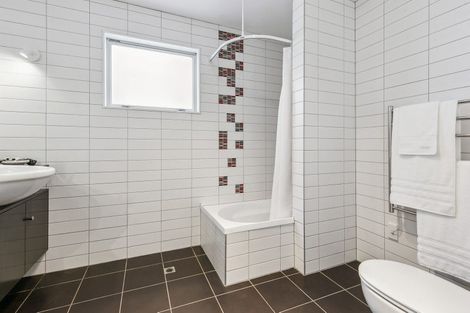 Photo of property in 51b Herald Street, Berhampore, Wellington, 6023