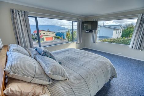 Photo of property in 9 Ranui Place, Moana, 7872