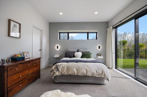 Photo of property in 23 Vogwill Road, Kumeu, 0810