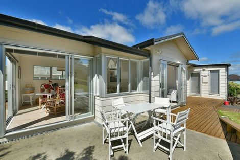 Photo of property in 18 Tamatea Drive, Snells Beach, 0920