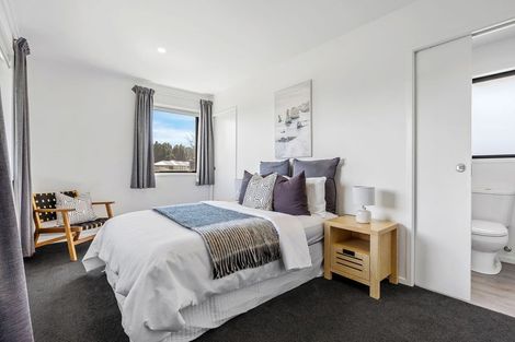 Photo of property in 3b Shillingford Boulevard, Rolleston, 7615