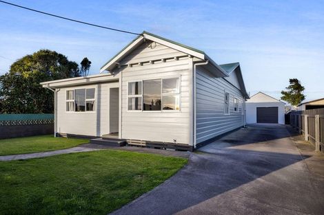 Photo of property in 28 Disraeli Street, Hawera, 4610