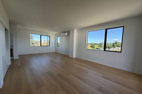 Photo of property in 18 Mataitai Road, Hobsonville, 0618