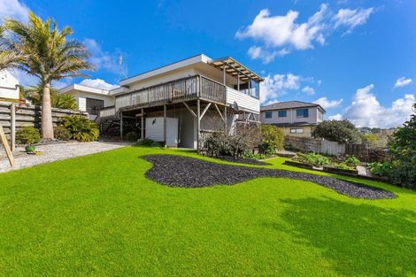 Photo of property in 123 Carlisle Road, Northcross, Auckland, 0632