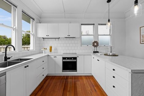 Photo of property in 50 Brookvale Road, Havelock North, 4130