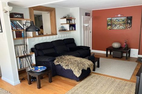 Photo of property in 8 Taungata Road, York Bay, Lower Hutt, 5013