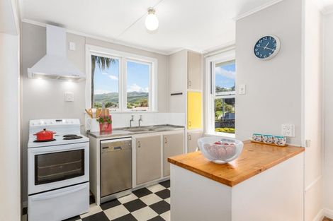 Photo of property in 105 Te Pene Avenue, Titahi Bay, Porirua, 5022